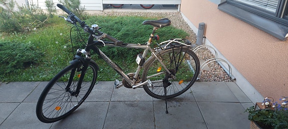 Hybrid miesten pyörä