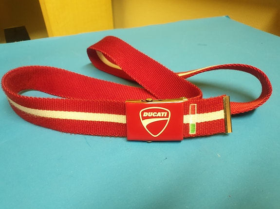 Ducati Punainen Vyö Valkoisilla Raidalla