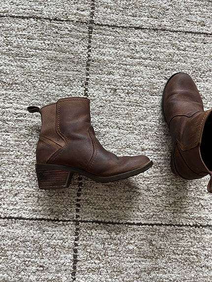 Teva ruskeat nahkasaappaat 37,5