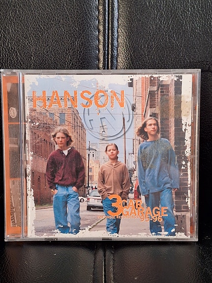 Myydän Hanson 3 car carage cd