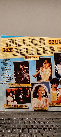 70-luvun huipputähtiä/Million Sellers, vinyylillä, kolme levyä
