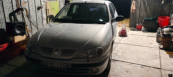 Renault Megane 1.6 varaosia myydään