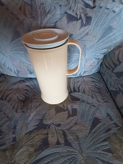 Tupperware termoskannu, kakkukupu ym