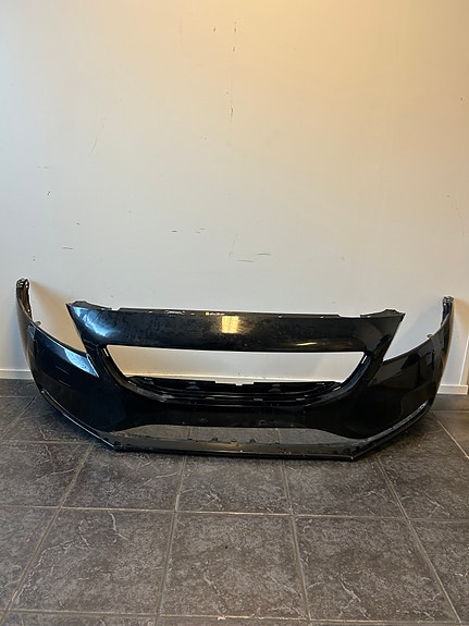 Volvo V40 mk2 etupuskuri