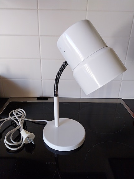 Lampukas pöytävalaisin