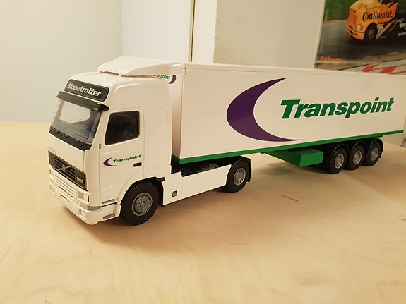 Emek Volvo FH16 puoliperävaunulla