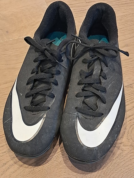 Nike jalkapallokengät 40