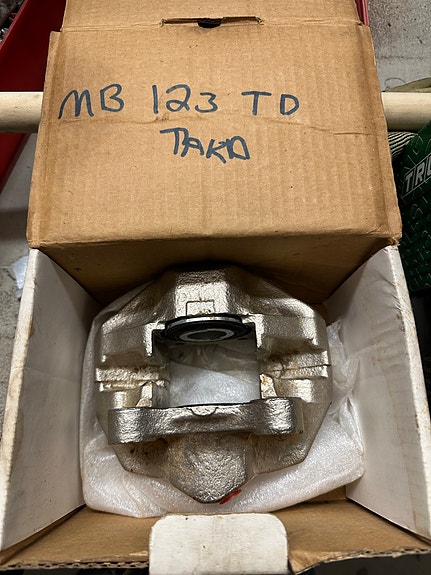 Mercedes-Benz MB 123 TD Jarrusatula