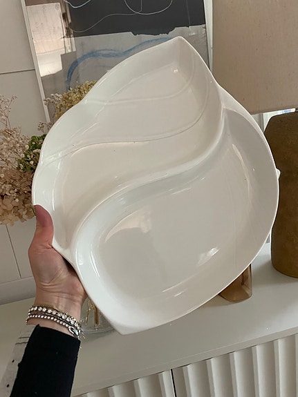 Suuri simpukan mallinen vati /kulho /tarjoiluastia