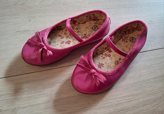 Ballerinat koko 25