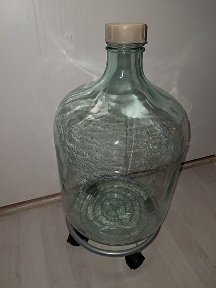 Suuri/Valtava lasipullo