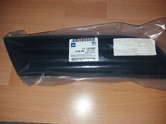 Etupuskurin sumuvalon aukon peitelevy Opel Vectra-C