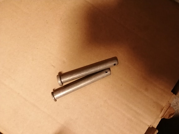 Helkama mopon keskituen tappi