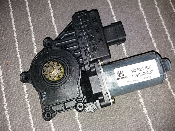 Etuoven lasinnostimen moottori Opel Astra-G