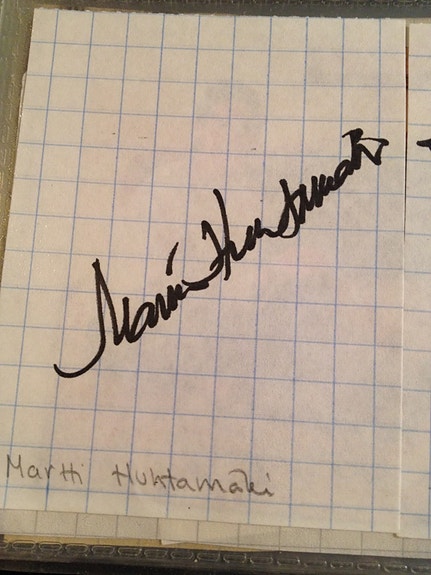 Martti Huhtamäki (1935-2025) nimikirjoitus paperilla
