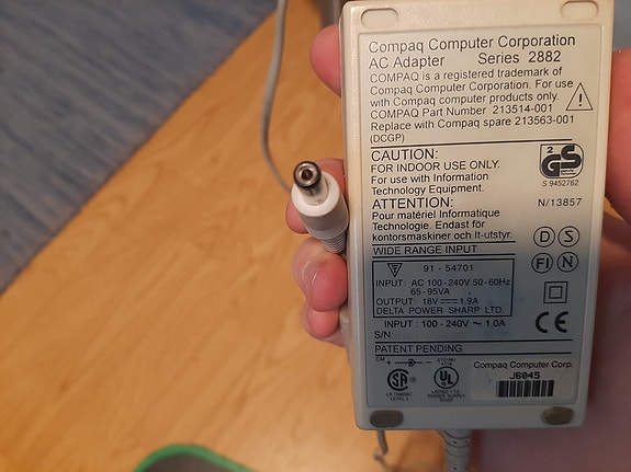 Compaq laturi