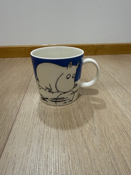Muumimuki Muumipeikko jäällä