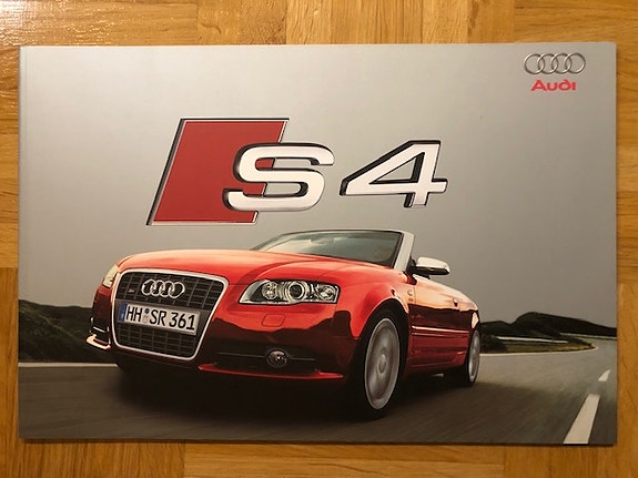 Esite Audi S4 Cabriolet / Convertible 2008 (Audi A4)