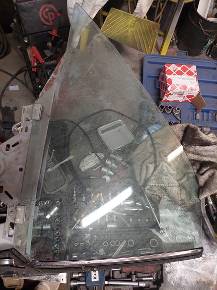 Mb w124 coupe oikea taka lasi