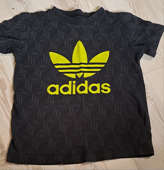 Adidas t-paita 104