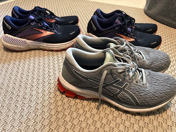 Brooks lenkkarit 39 Asics 40