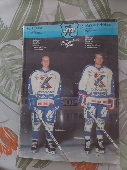 1986-87 JYP-HT kausikirja, kansi ja 1. Sivu? puuttuu