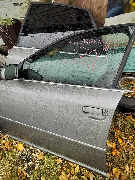 Audi A6 -02 ovet, konepelti