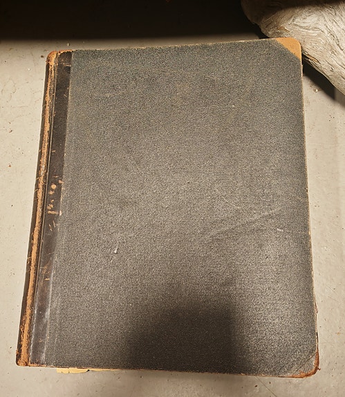 Vanha nuottikirja pianolle