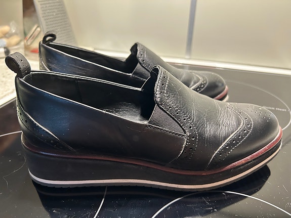 Musta nahkainen naisten loafer-kengät koko 38