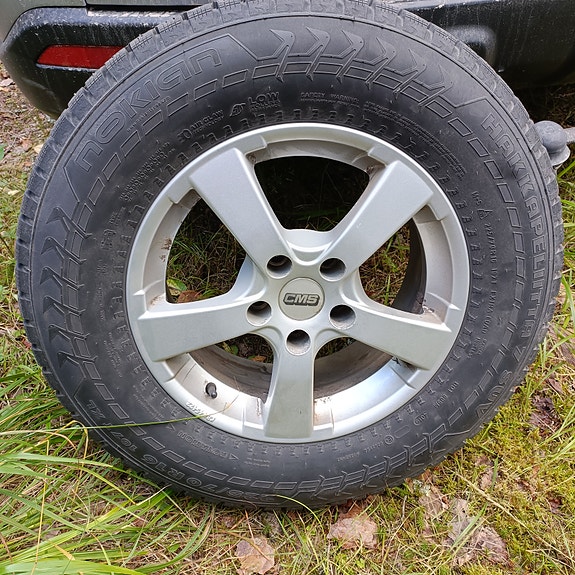 Nokian Hakkapeliitta Renkaita vanteilla 225/70 R16