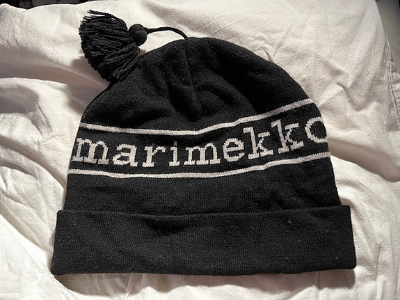 Marimekko unisex musta logo Pipo