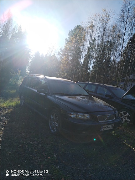 Volvo v70 mk2 d5 manuaali osina myyntiin