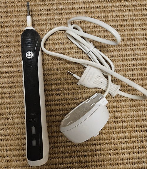 SÄHKÖHAMMASHARJA ### Braun Oral-B