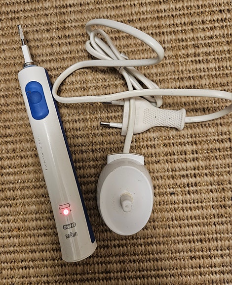 SÄHKÖHAMMASHARJA ### Braun Oral-B