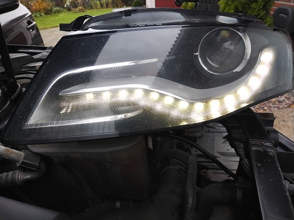 Audi A4 B8 ajovalojen led ohjain
