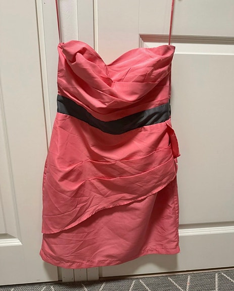 Olkaimeton mekko