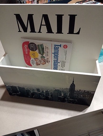 NEW YORK -puinen postilokero