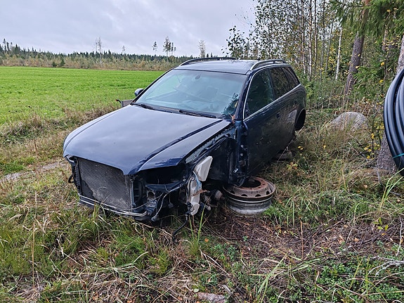 Audi A4 B7 2.0 TDI Avant 2005 osina myyntiin