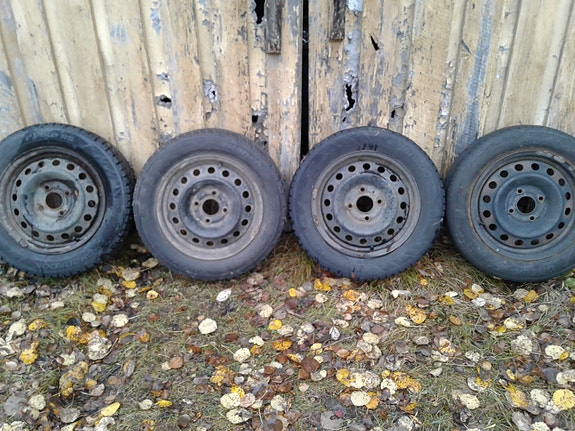Hankook Winter i*Pike RS / Nokian Hakkapeliitta 7 Primeran vanteilla, eri kokoja