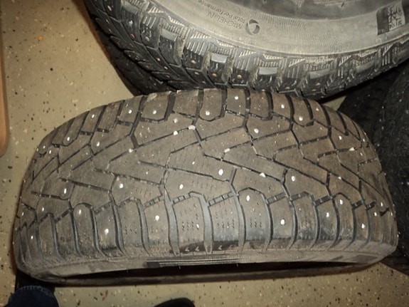 Nastarenkaat Pirelli Ice teräsvanteilla
