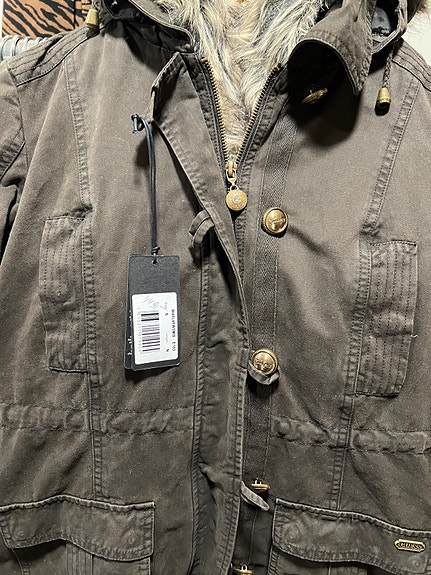 Uusi Guess parka takki irrotettavalla karvavuorella S ovh 449