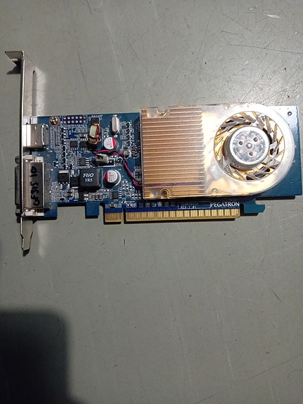 nvidia geforce  315 1Gb näyttis