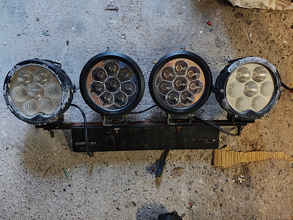 4kpl led lisävaloa