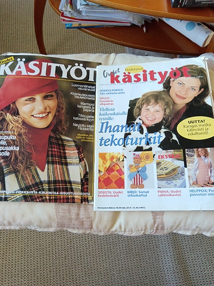 2 kpl. UUDET KÄSITYÖTÄ lehtiä.