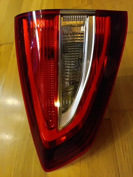 Ford C-MAX takaluukun kaasujouset ja takaluukun oikea umpio