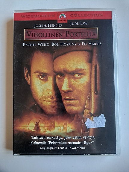 Vihollinen porteilla.
