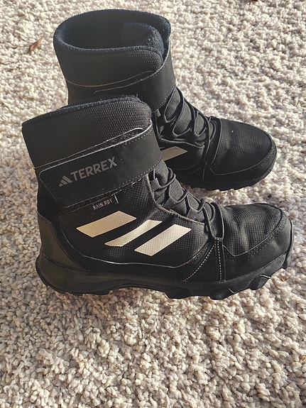Adidas talvikengät 37