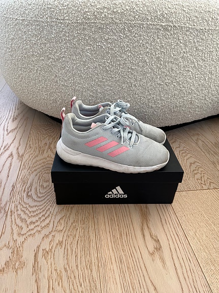 Adidas lenkkarit 34