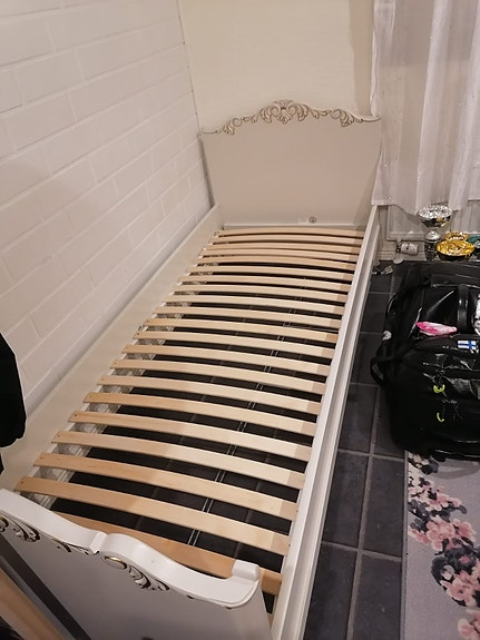 Talonpoikaisrokokoo sänky