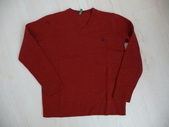 Uusi punainen Benetton neule 120 cm
